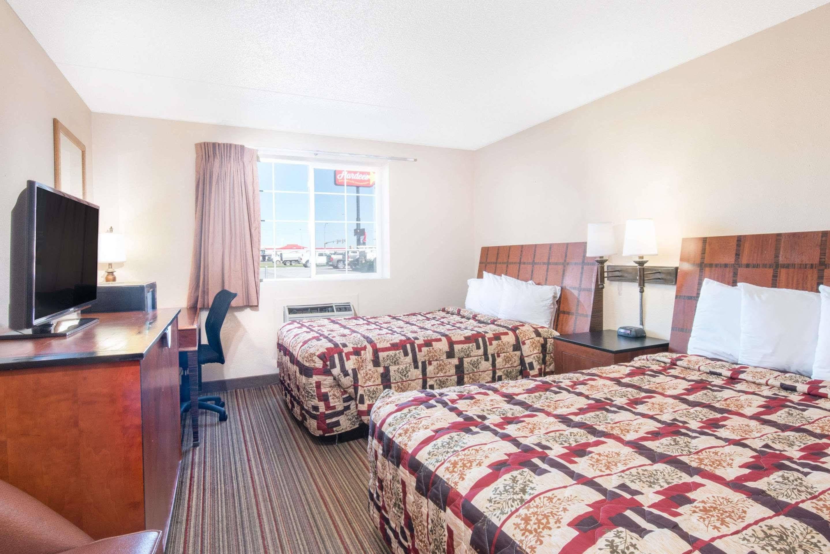 Knights Inn And Suites - Grand Forks Buitenkant foto