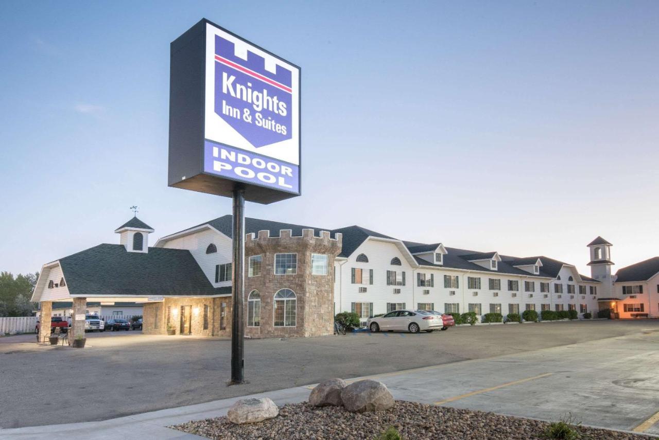 Knights Inn And Suites - Grand Forks Buitenkant foto