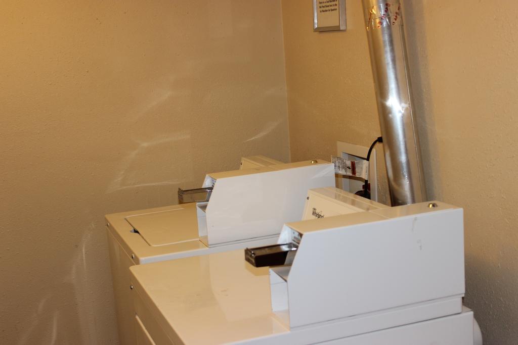Knights Inn And Suites - Grand Forks Buitenkant foto