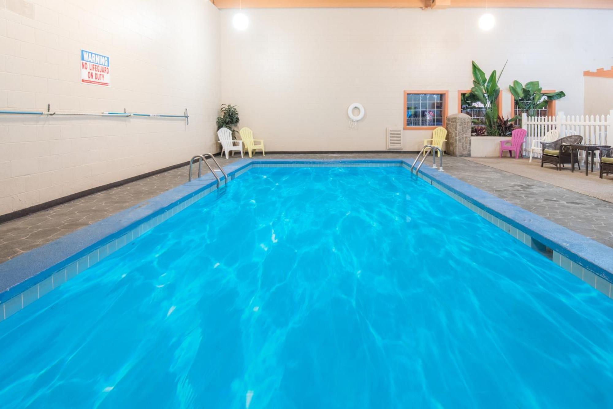 Knights Inn And Suites - Grand Forks Buitenkant foto