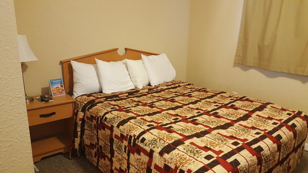 Knights Inn And Suites - Grand Forks Buitenkant foto
