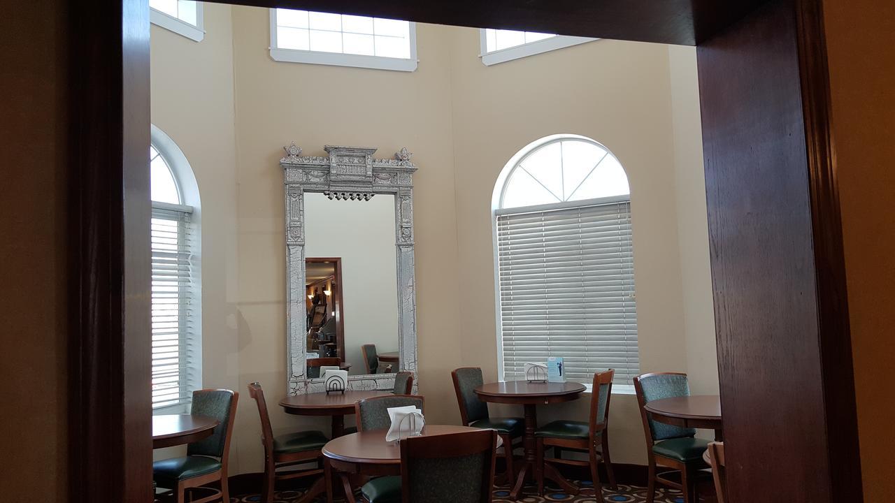 Knights Inn And Suites - Grand Forks Buitenkant foto
