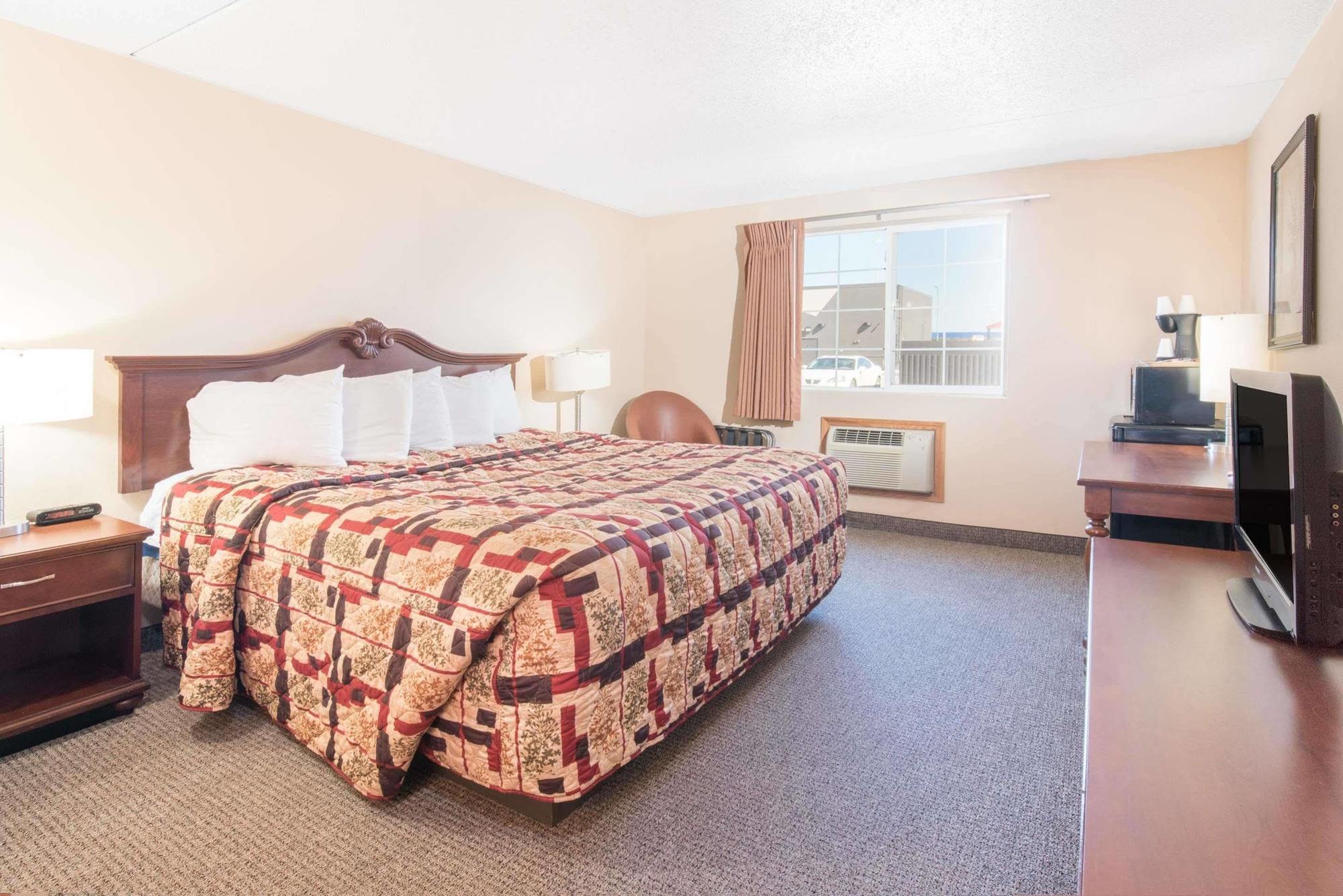 Knights Inn And Suites - Grand Forks Buitenkant foto