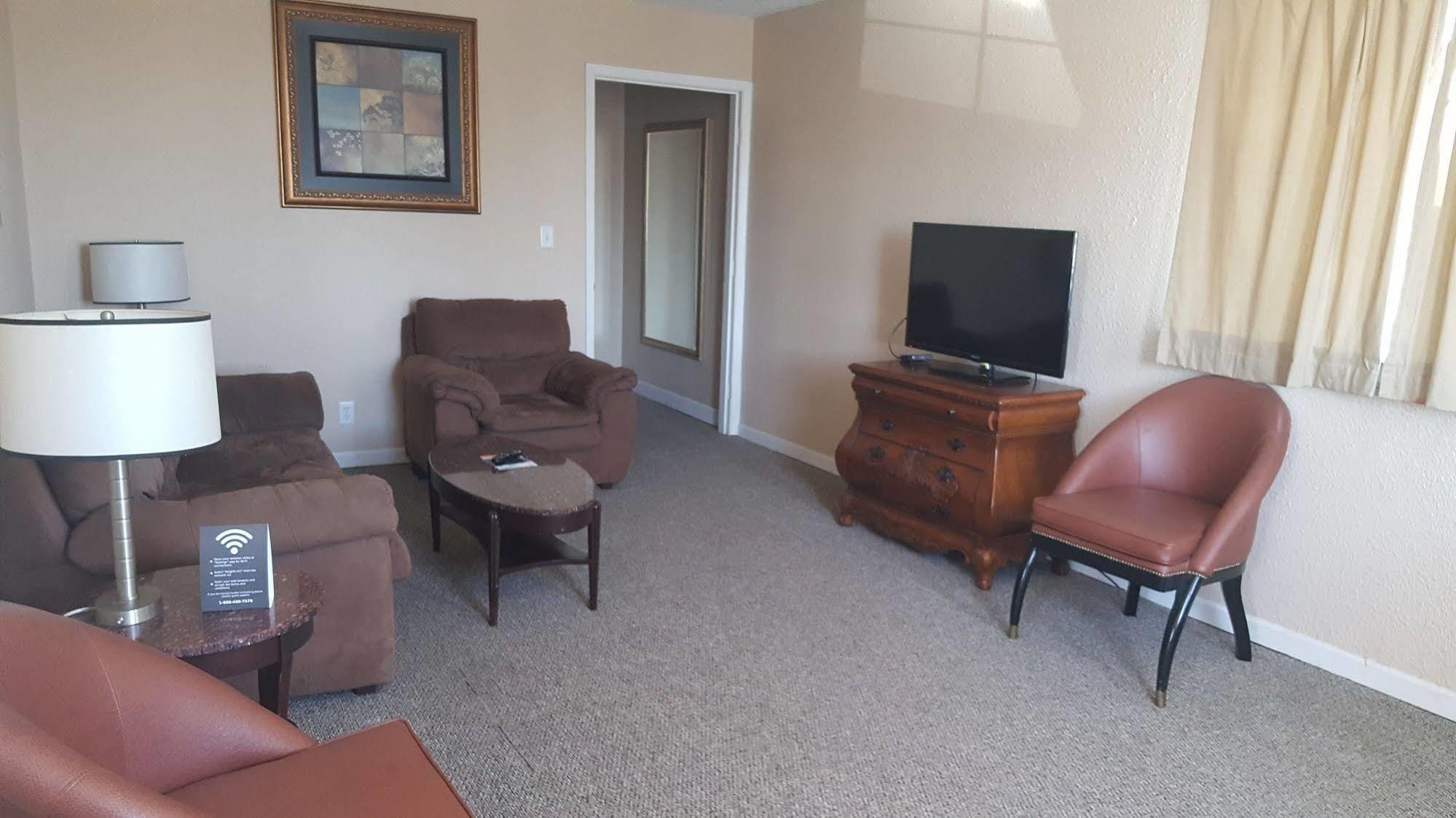 Knights Inn And Suites - Grand Forks Buitenkant foto