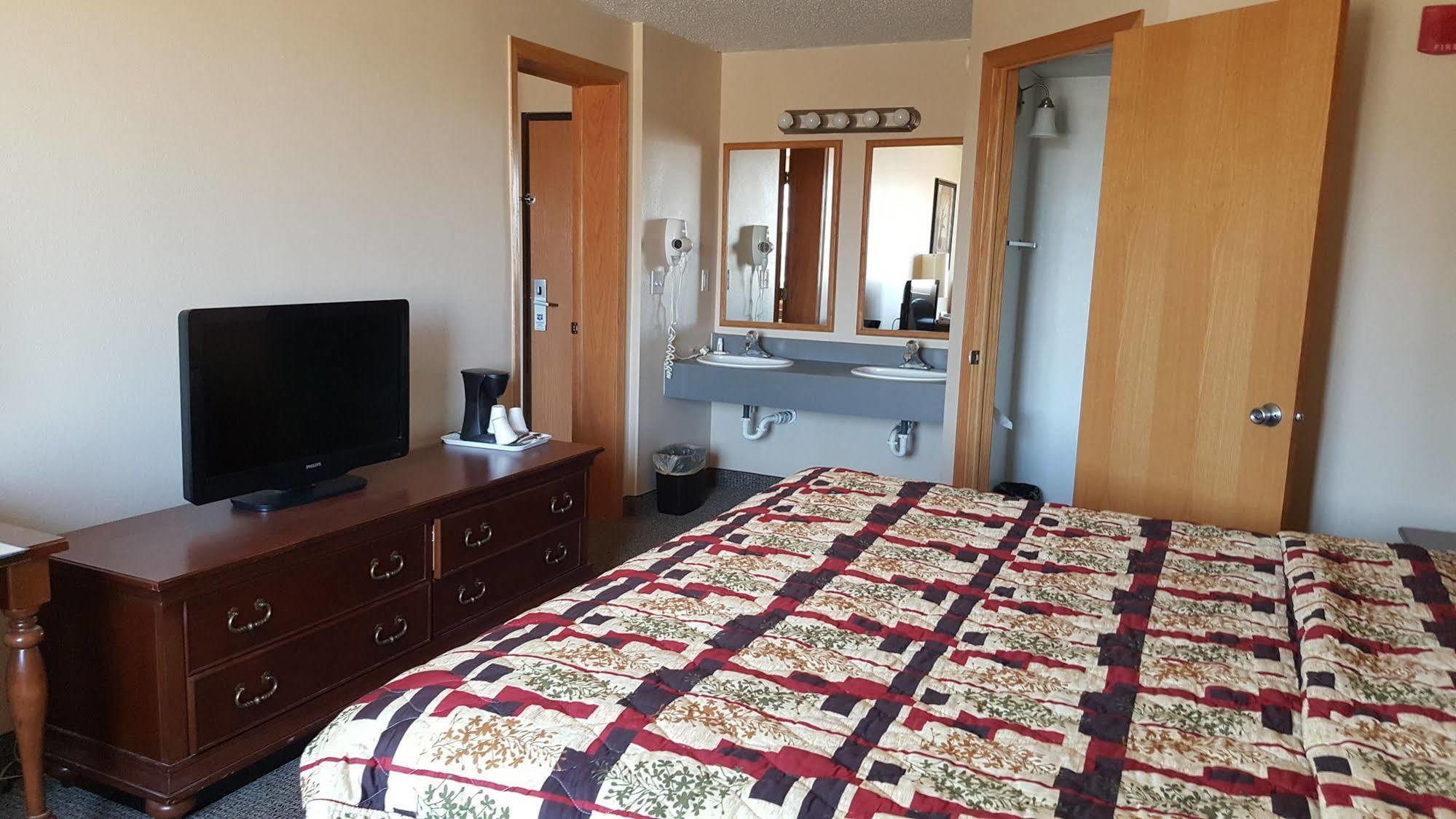 Knights Inn And Suites - Grand Forks Buitenkant foto